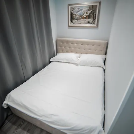 Luxury Near Center Tatil Evi Tiran