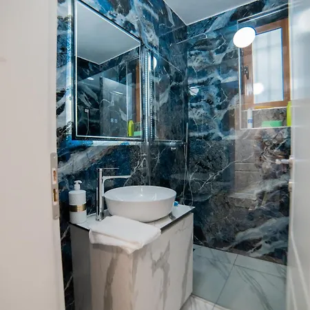 Dom wakacyjny Luxury Near Center Tirana